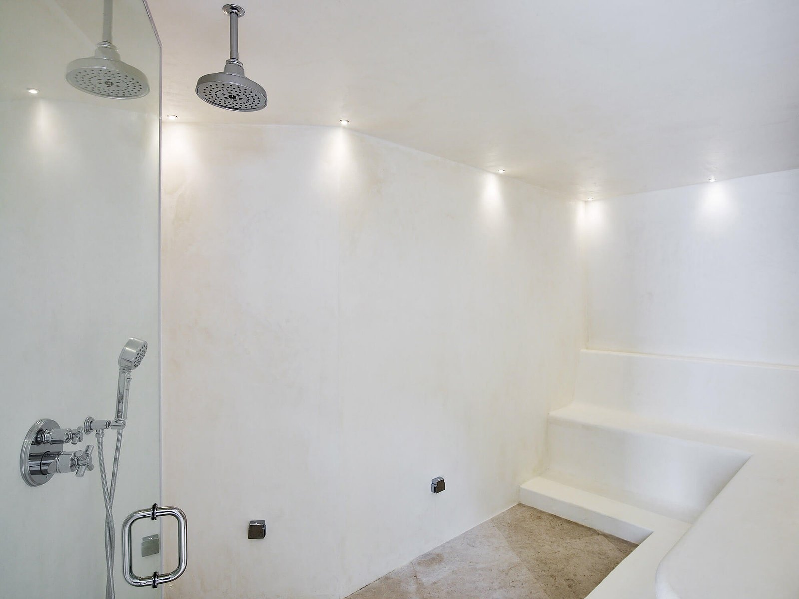 Bachelor-Hall-002