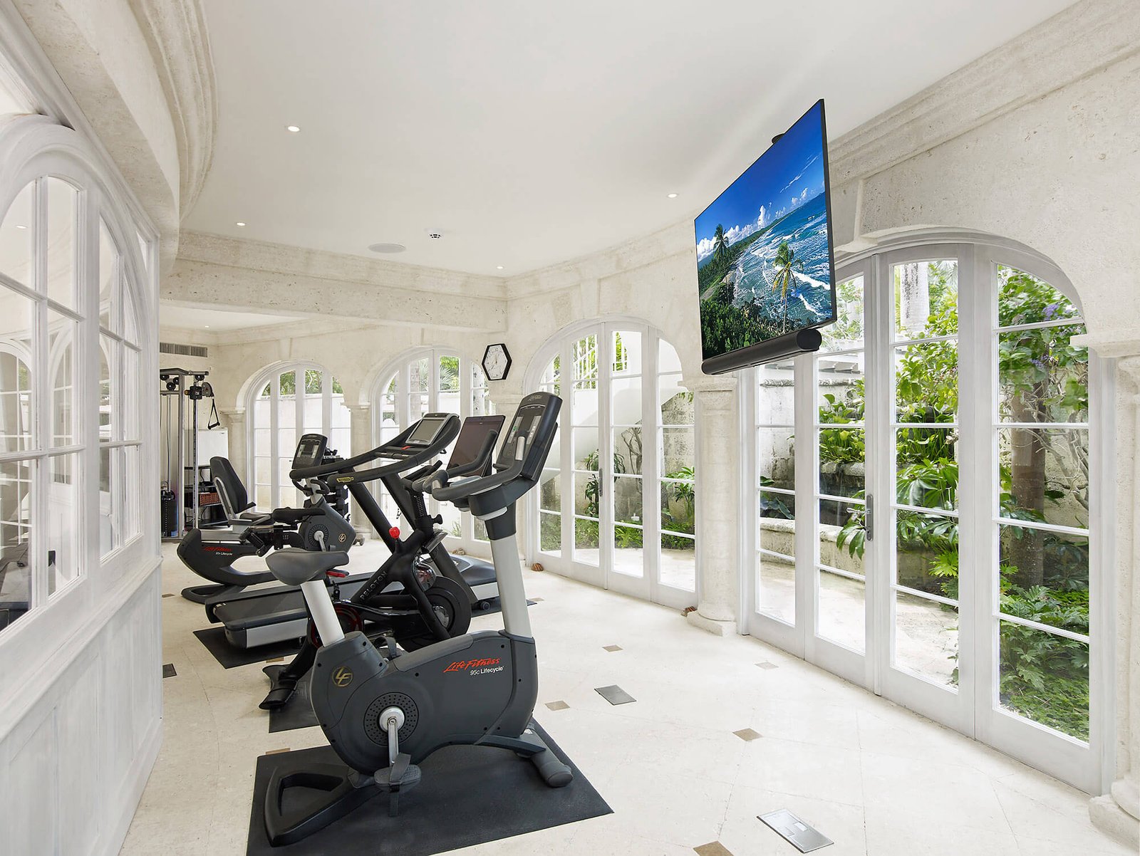 Bachelor-Hall-003