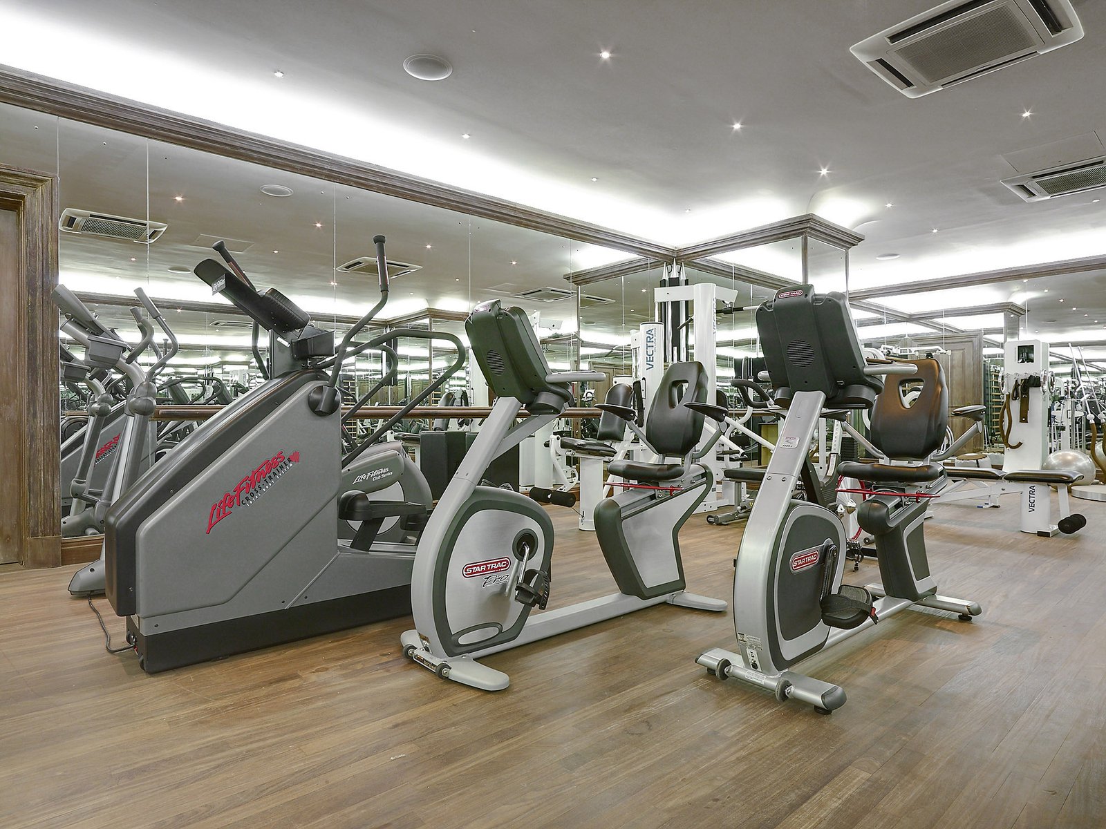 Laughing-Waters-II-005-GYM