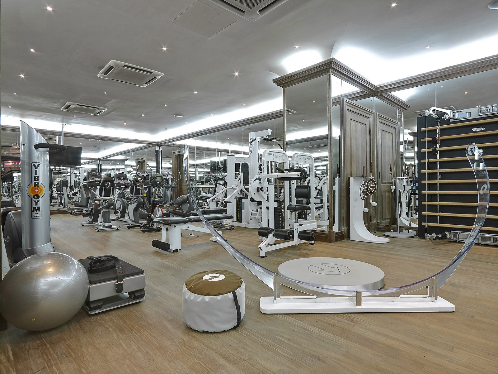 Laughing-Waters-II-006-GYM-