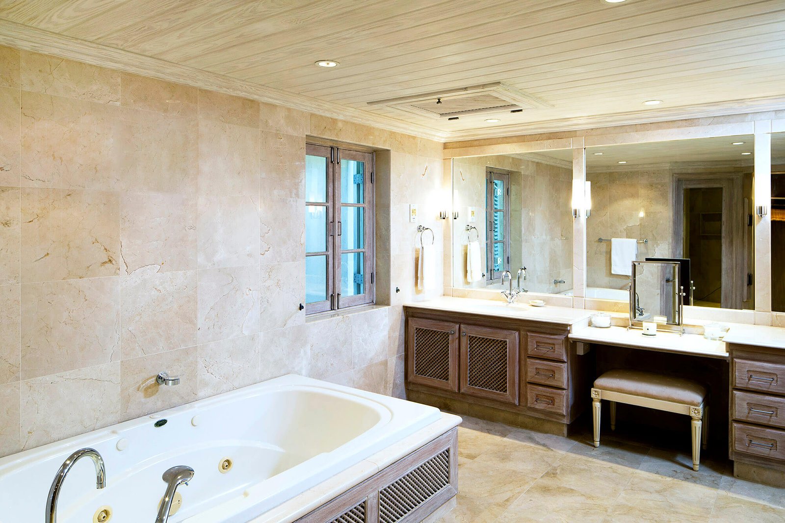 bachelorhall_bathroom_2296_DC-1