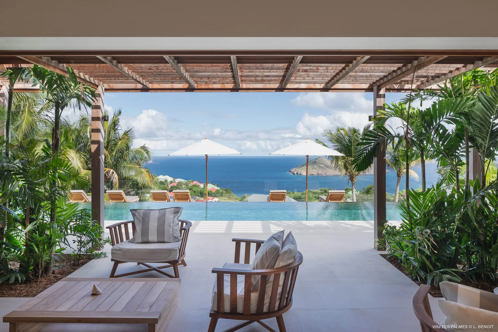 st-barth-villa-rental-VILLA-LES-PALMES-STBARTS-MYVILLAINSTBARTH-LIVING-AREA_Slider-1