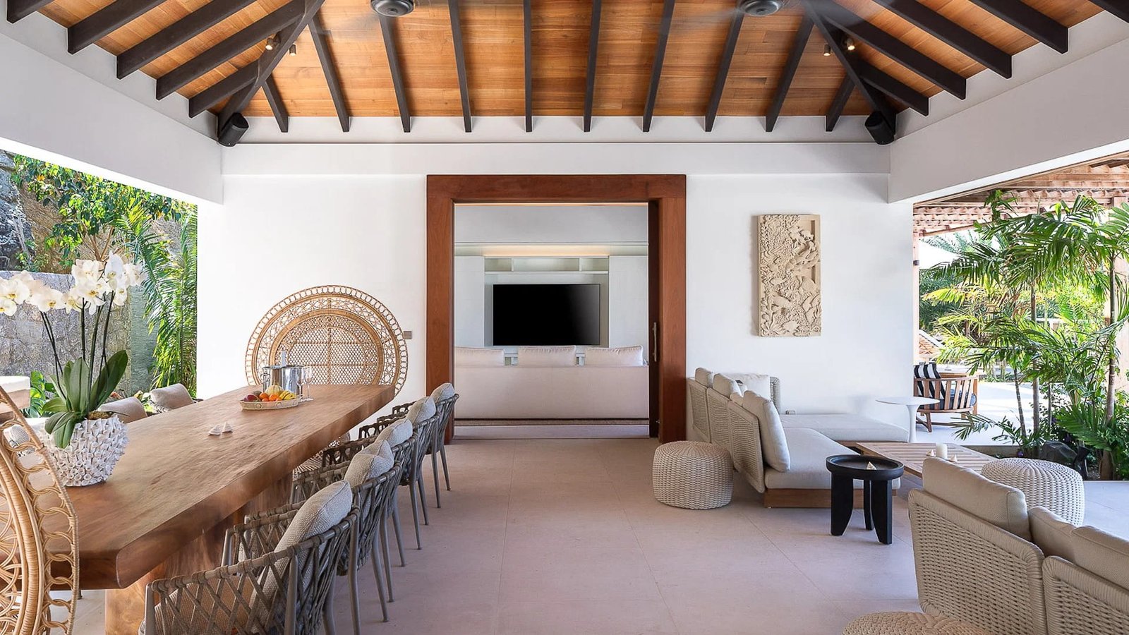 st-barth-villa-rental-VILLA-LES-ROCHES-STBARTS-MYVILLAINSTBARTH-KITCHEN-DINING-AREA_4