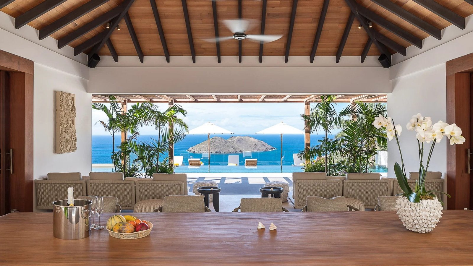 st-barth-villa-rental-VILLA-LES-ROCHES-STBARTS-MYVILLAINSTBARTH-KITCHEN-DINING-AREA_5