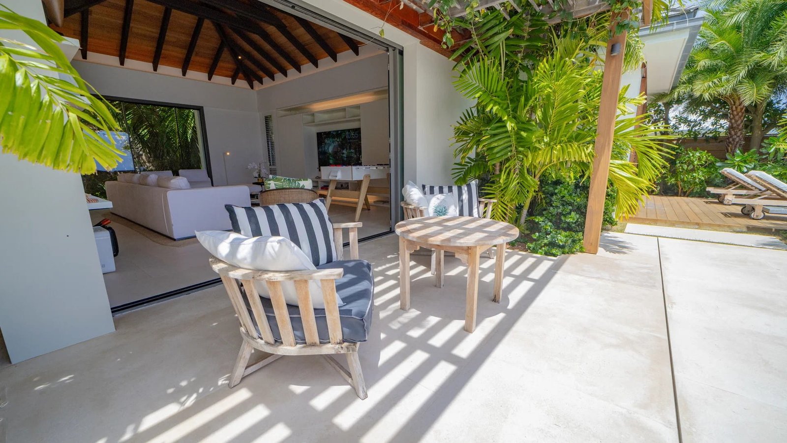 st-barth-villa-rental-VILLA-LES-ROCHES-STBARTS-MYVILLAINSTBARTH-OUTDOOR-LOUNGE-AREA_3