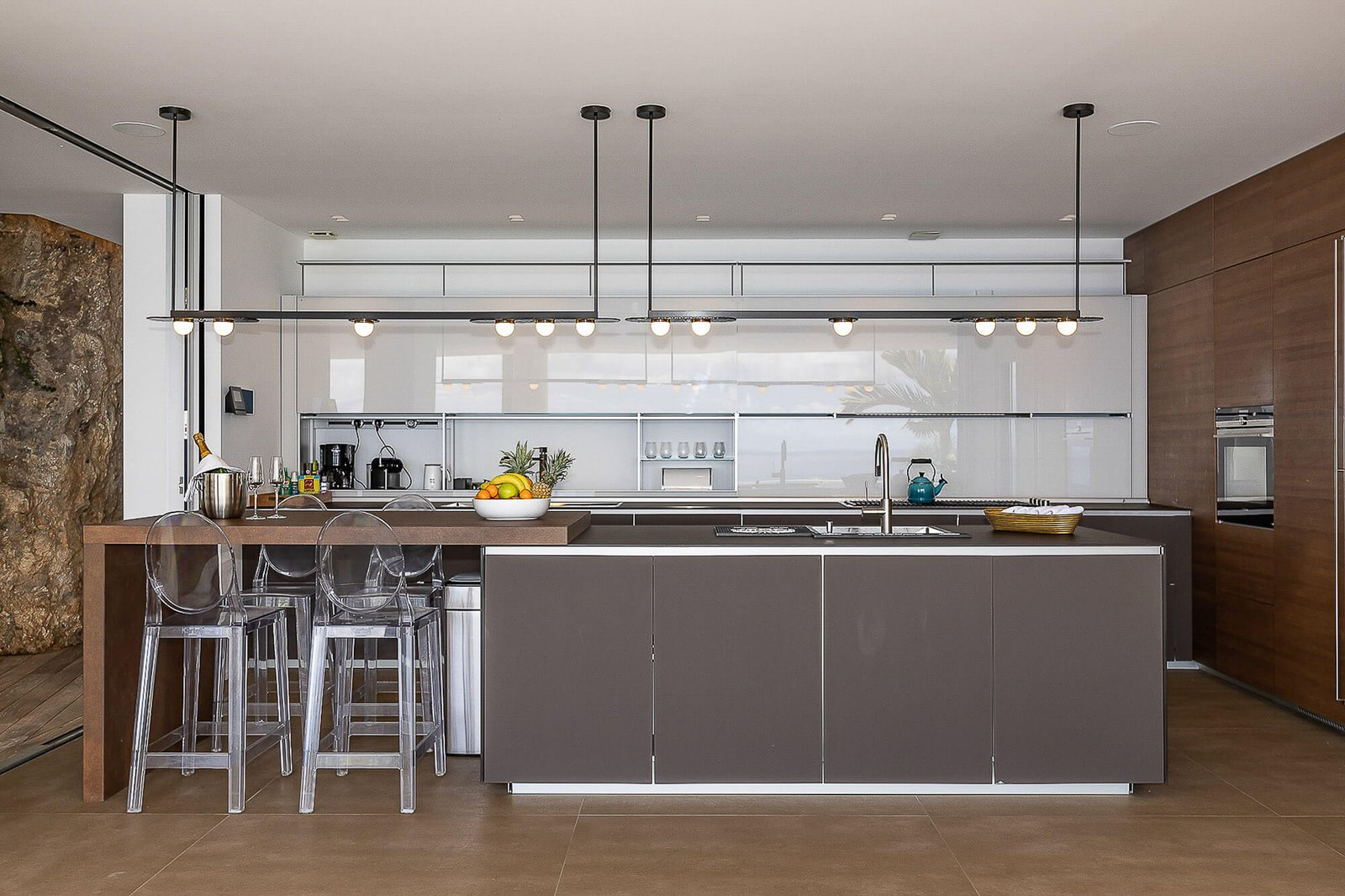 st-barth-villa-rental-VILLA-UTOPIC-STBARTS-MYVILLAINSTBARTH-KITCHEN-DINING-AREA_7